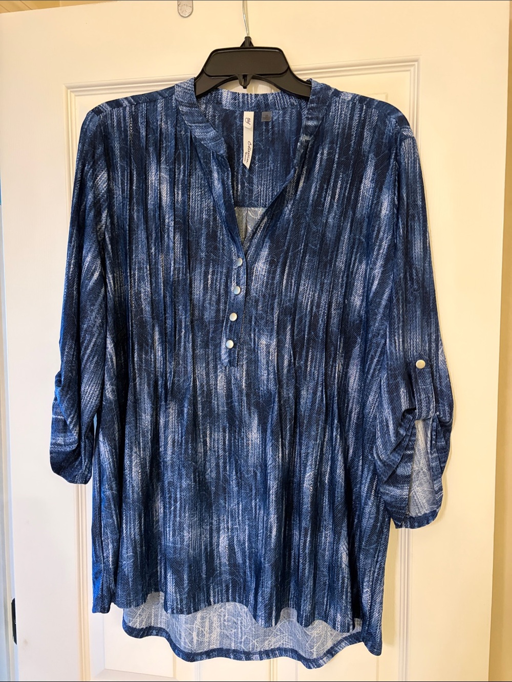 NY Collection Blue Textured V-neck Button-Front Blouse